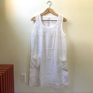 Sud express. White dress with embroideries